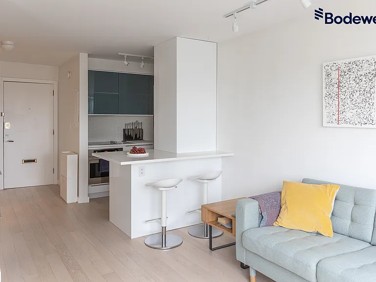 1250 Burnaby St — Photo 5