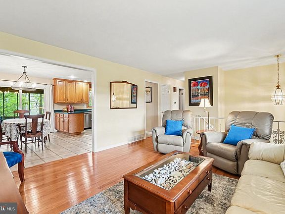5th image of 300 Thomas Dr