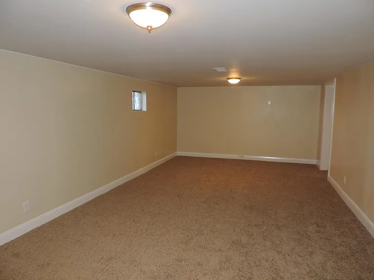 181 E 700 S — Photo 14