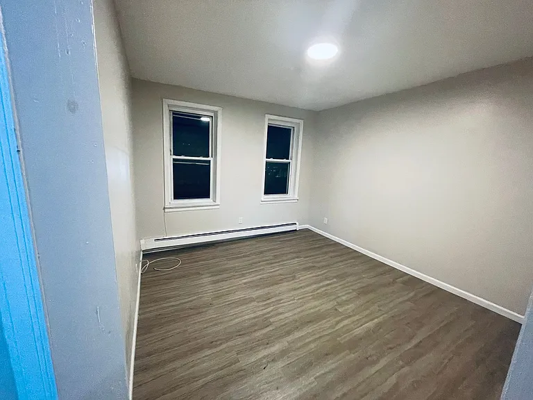 474 River St #2G — Photo 4