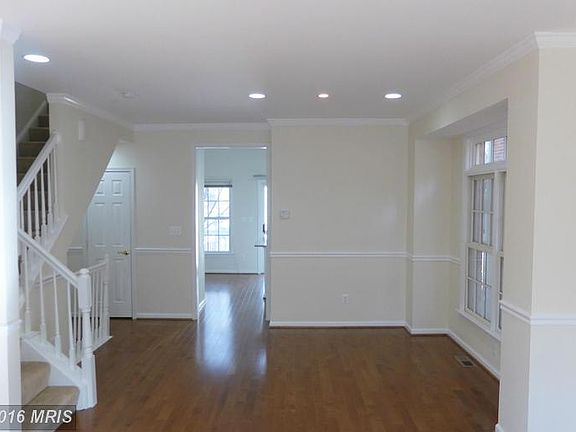 5th image of 318 Fallsgrove Dr