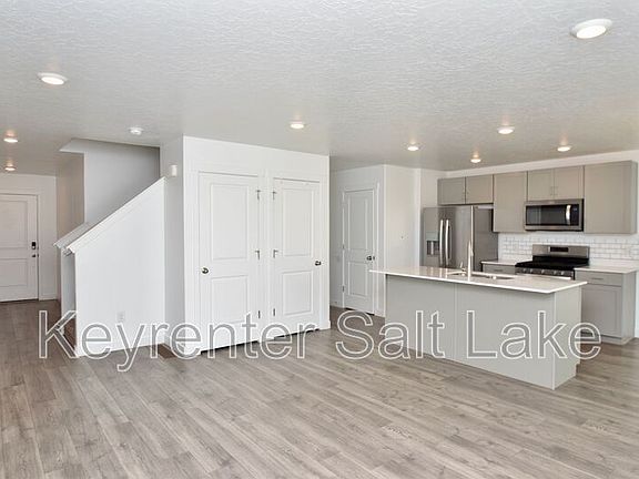 2nd image of 1086 E Pilot St