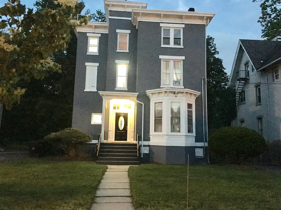 212-14 E 9th St #2