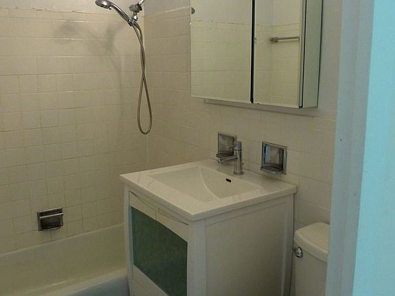 5th image of 300 E 33rd St APT 1B