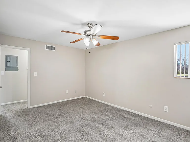Rivercrest Apartments — Photo 79