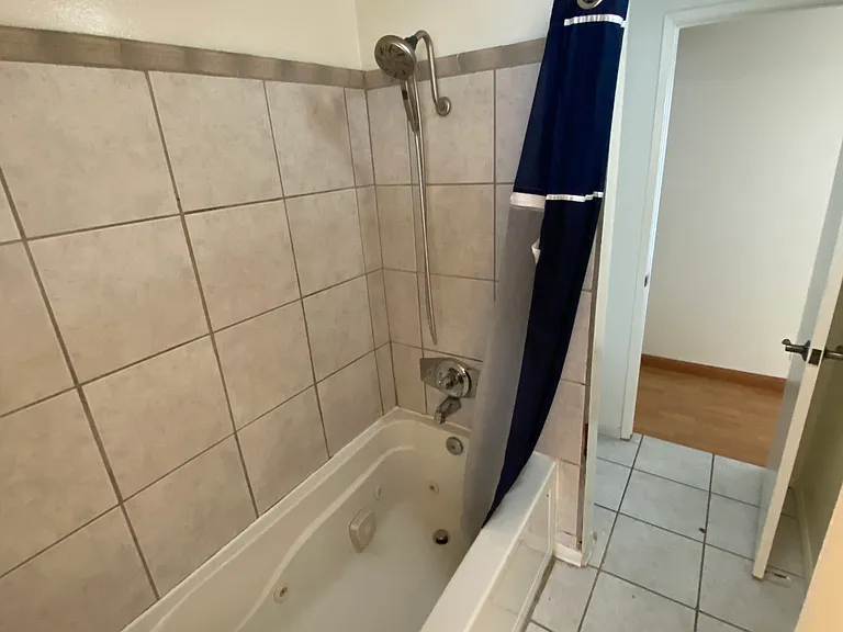 2519 Vanderbilt Ln #1 — Photo 11