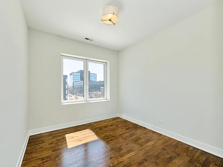 5139 N Broadway #304 — Photo 2