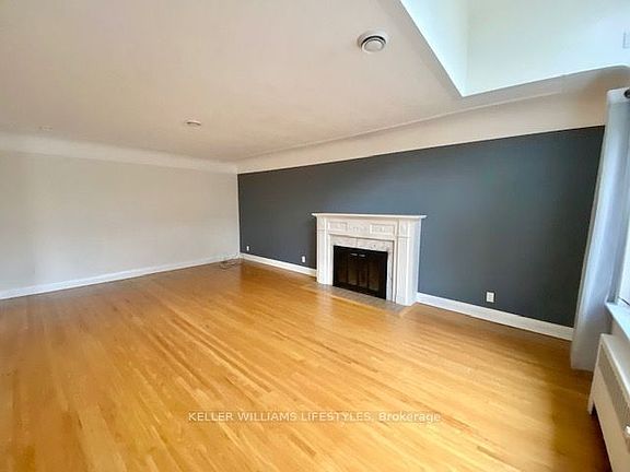 2nd image of 448 Jarvis St