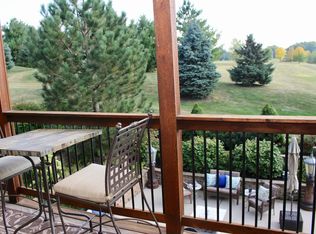 32 Cobblestone Ln, Le Claire, IA 52753