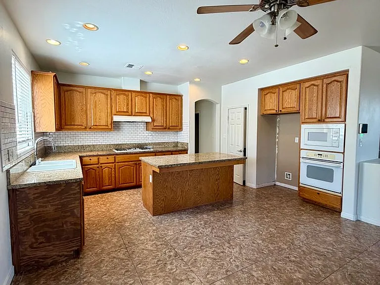 118 Emerald Isle Way — Photo 10