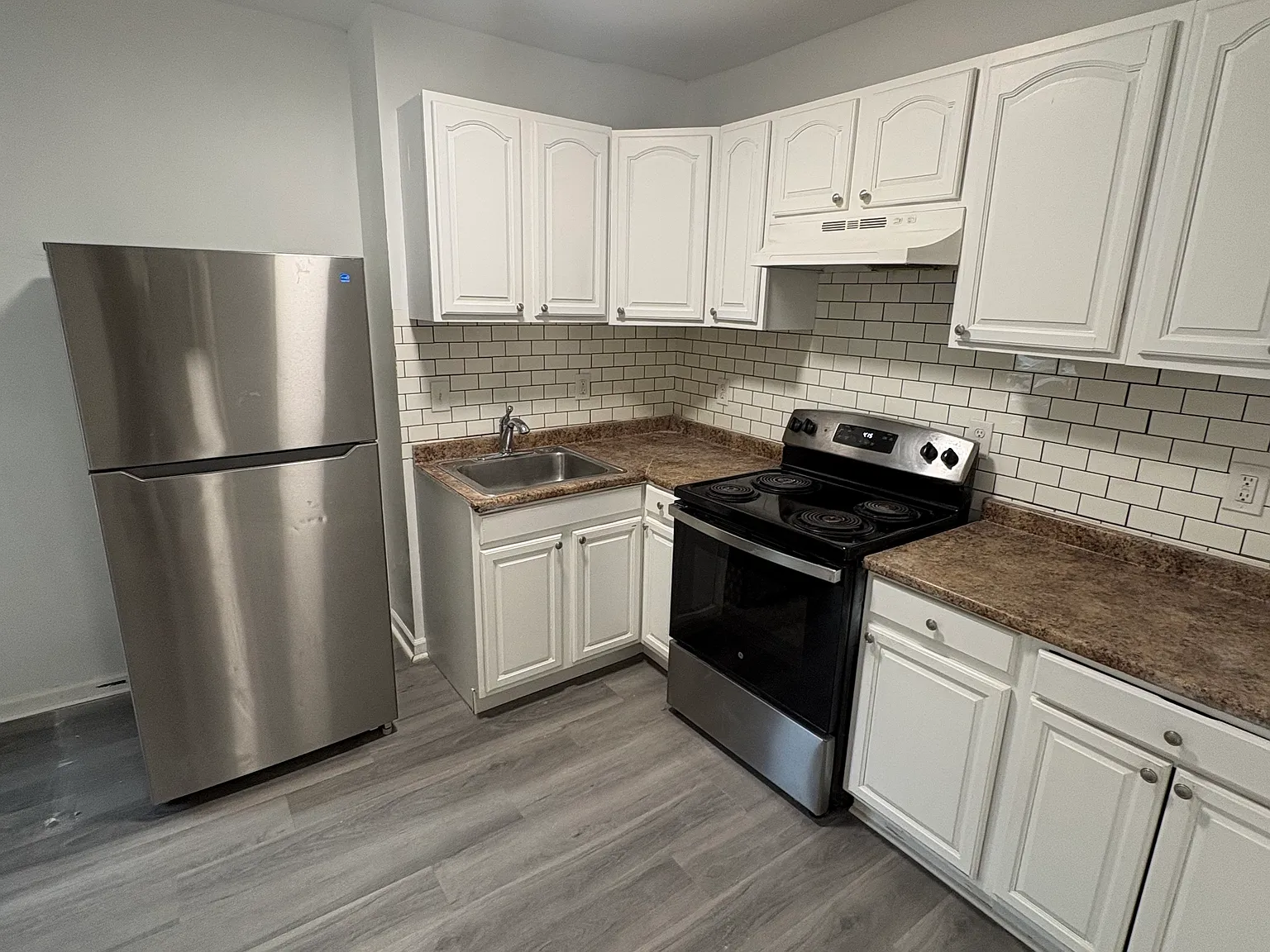 3 bed, 1200 sqft, $1,800 — Photo 2