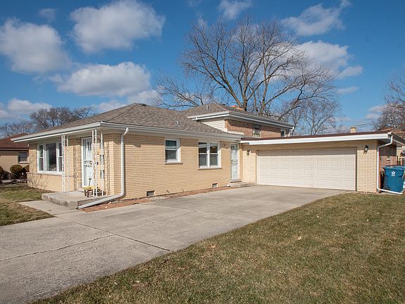 4th image of 912 E 166th Pl