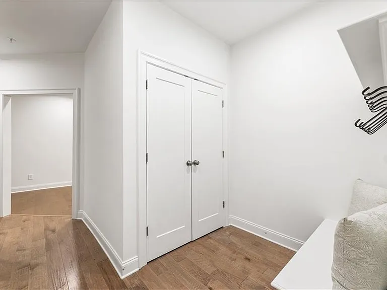 1233 Parkstead Ln — Photo 58