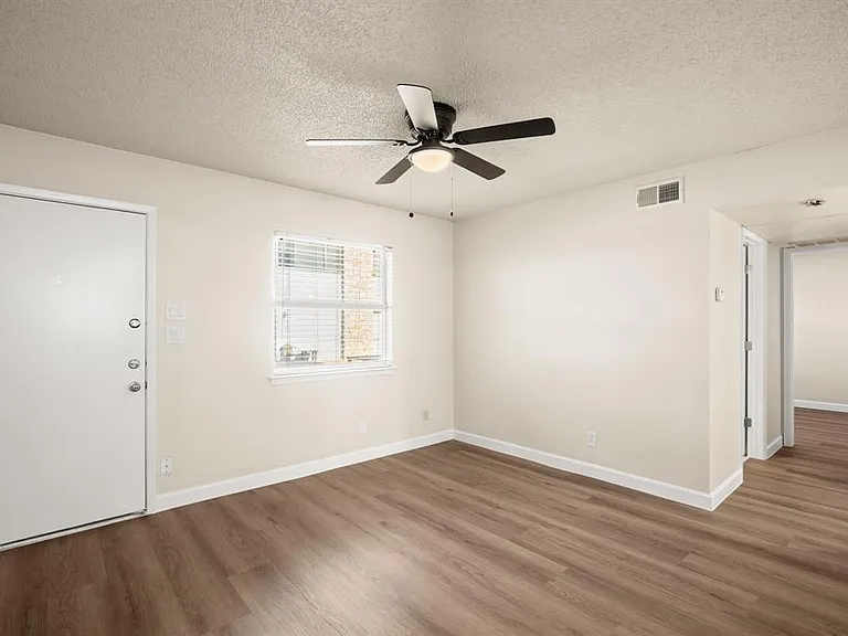 2408 Longview St #112 — Photo 2
