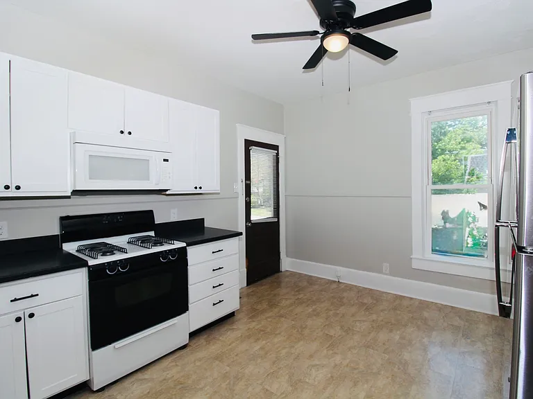 2035 Broadway St — Photo 19