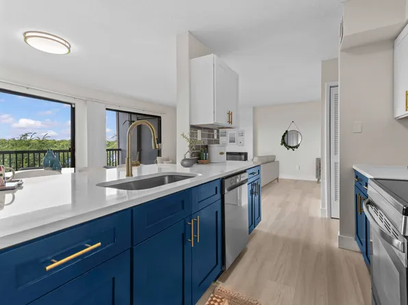 The Waverly on the Lake - Belleville, MI