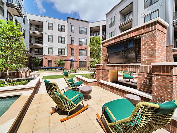 4th image of 2000 Taylor St #293