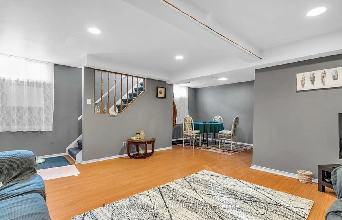 Building Photo - 197 A Cedarvale Cres #B