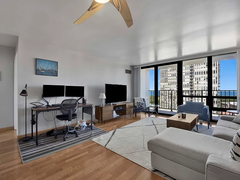 1636 N Wells St #1605 — Photo 6