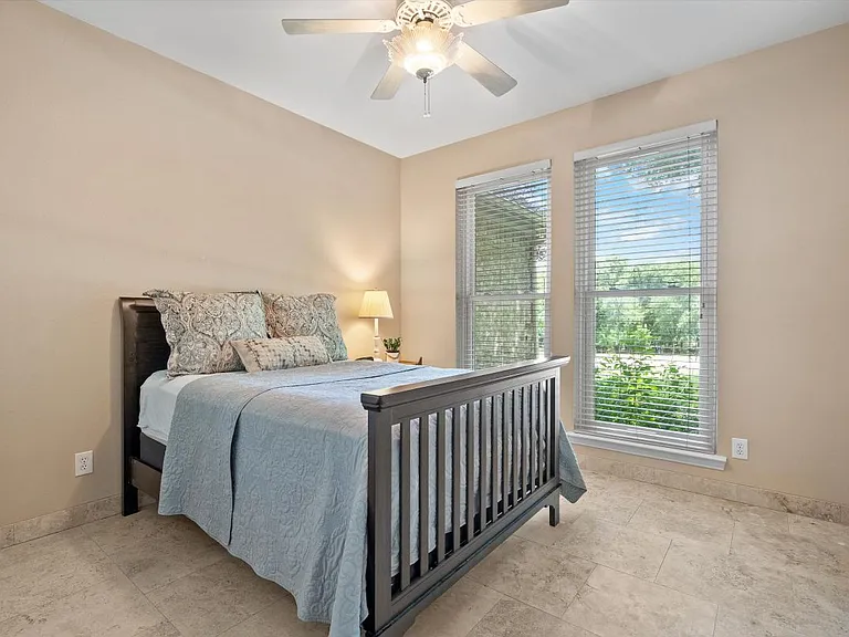 3933 Bordeaux Cir — Photo 13
