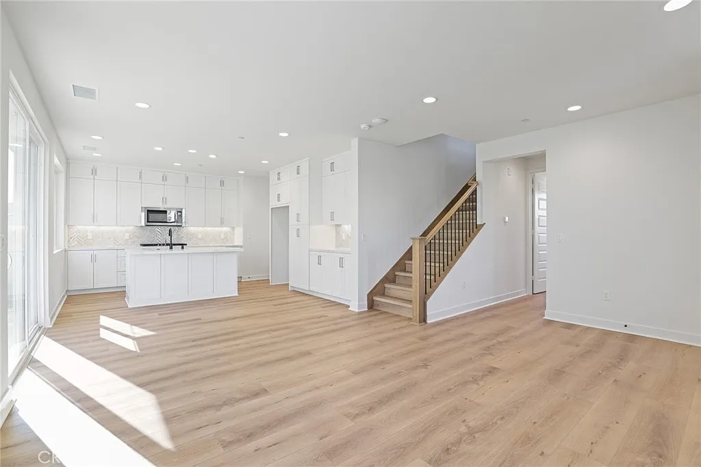 4 bed, 1800 sqft, $5,500 — Photo 4