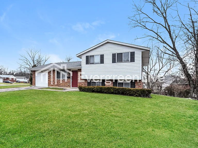 10226 Storm Dr — Photo 2