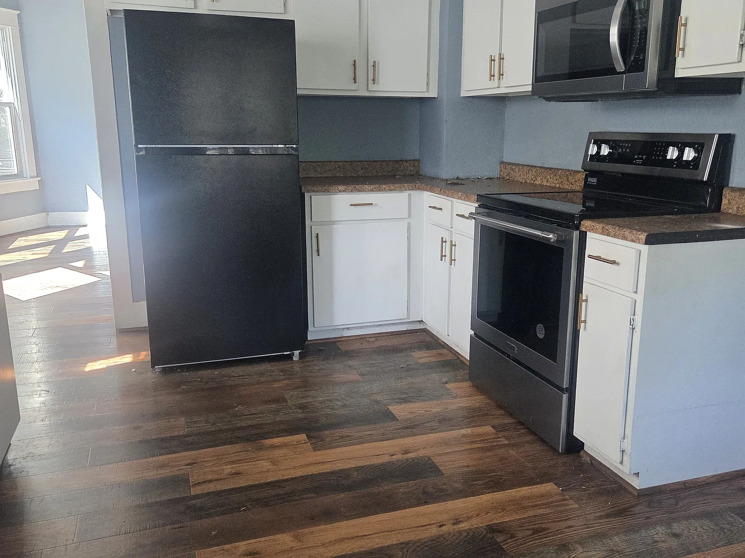 3 bed, 2344 sqft, $1,400 — Photo 4