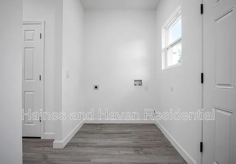 304 Pearl St — Photo 25