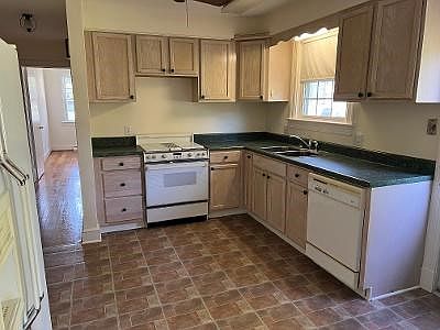 5th image of 216 Washington Ave