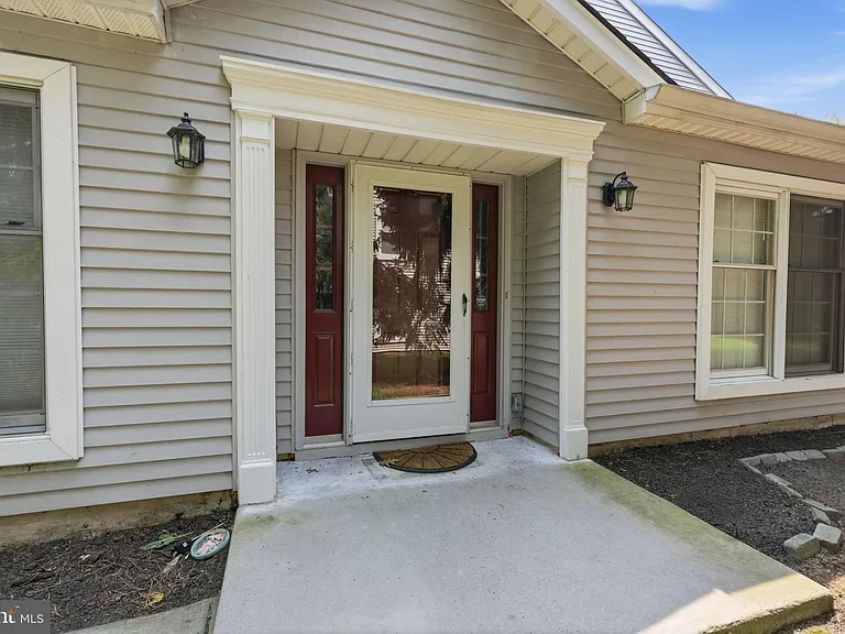 7 Walton Ct — Photo 3