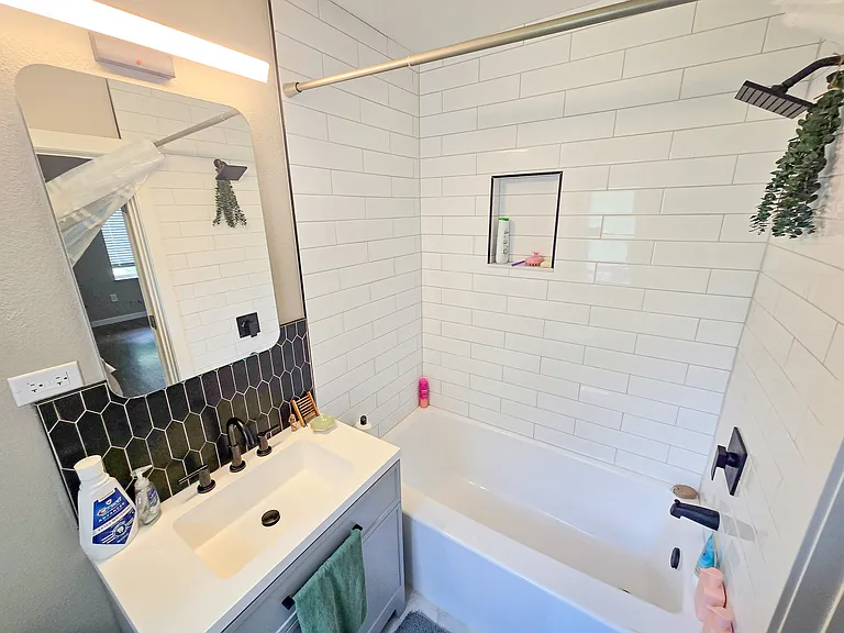787 N Glencoe St — Photo 10