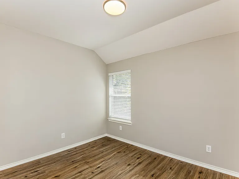 6910 Shore Breeze Ct — Photo 14