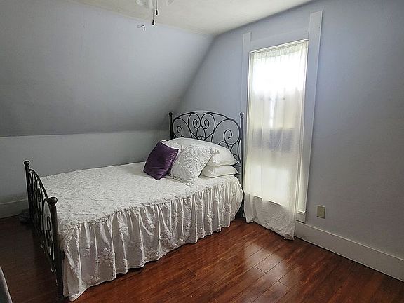 3rd image of 507 W 7th St