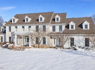 8380 Wembley Ct, Chagrin Falls, OH 44023