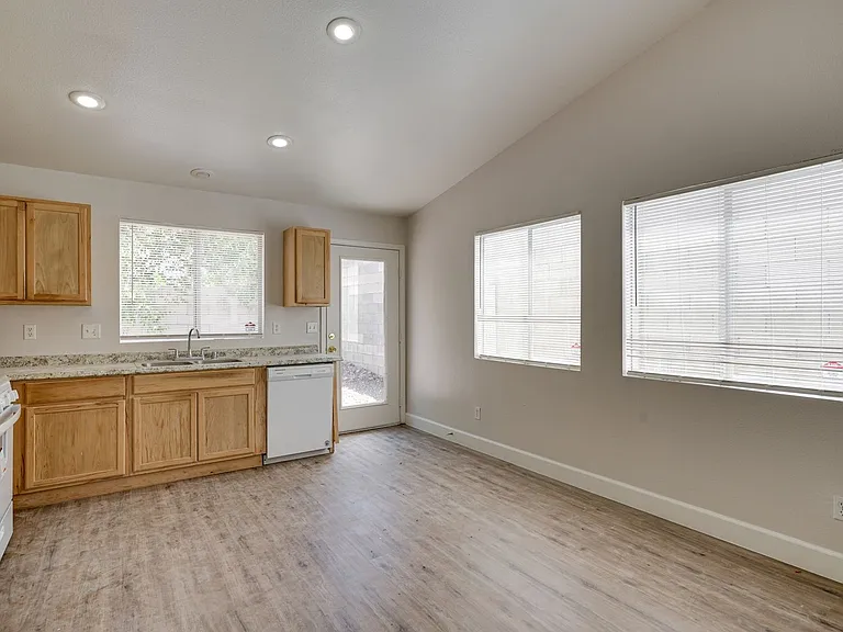 9660 Crystal Ridge Rd — Photo 14