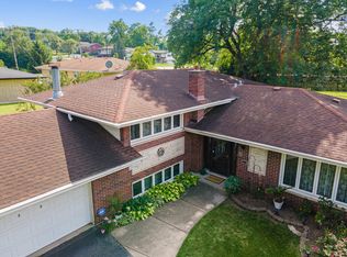 8832 Pleasant Ave, Hickory Hills, IL 60457