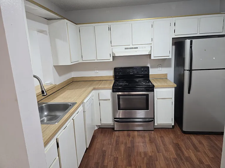 2830 Somerset Dr #203N — Photo 2