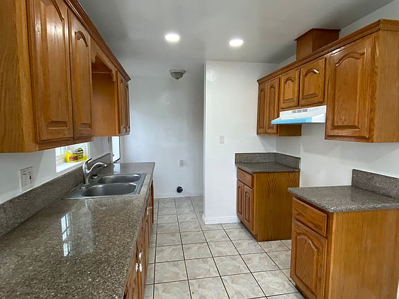 4th image of 11558 Downey Ave #A