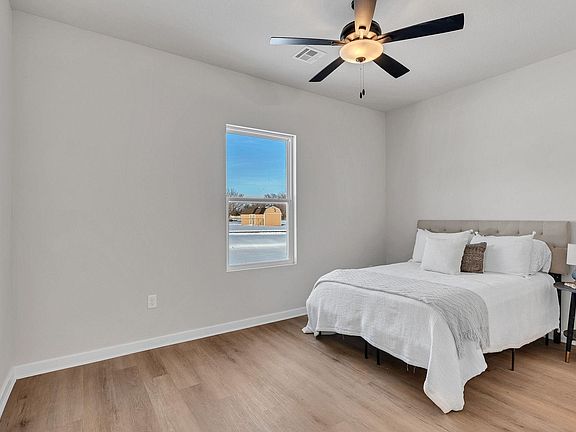 5th image of 2100 E Plaza Ct
