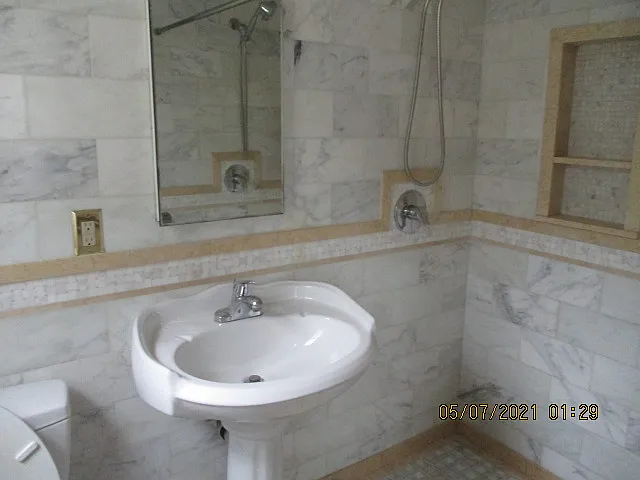 1436 De La Vina St #C — Photo 8