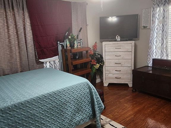 5th image of 3209 Mangum Rd
