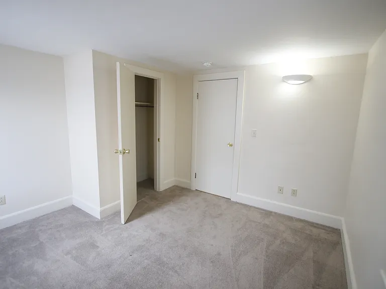 225 W Miller St #4 — Photo 8