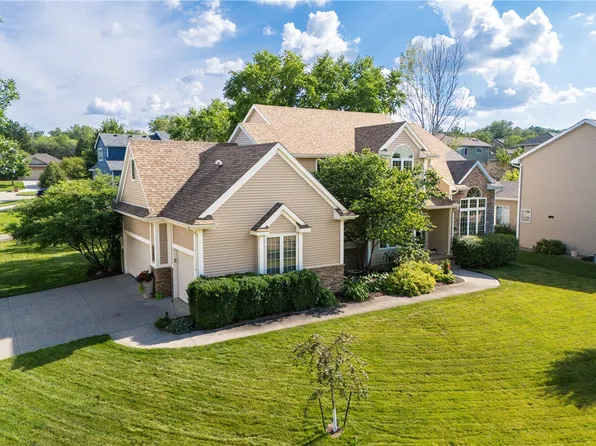7490 Barnsley Dr, Johnston, IA 50131