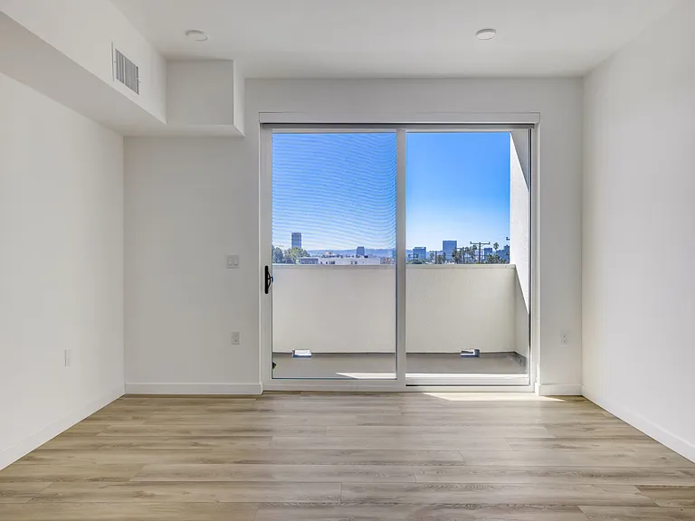 Fairfax Apartments — Photo 68