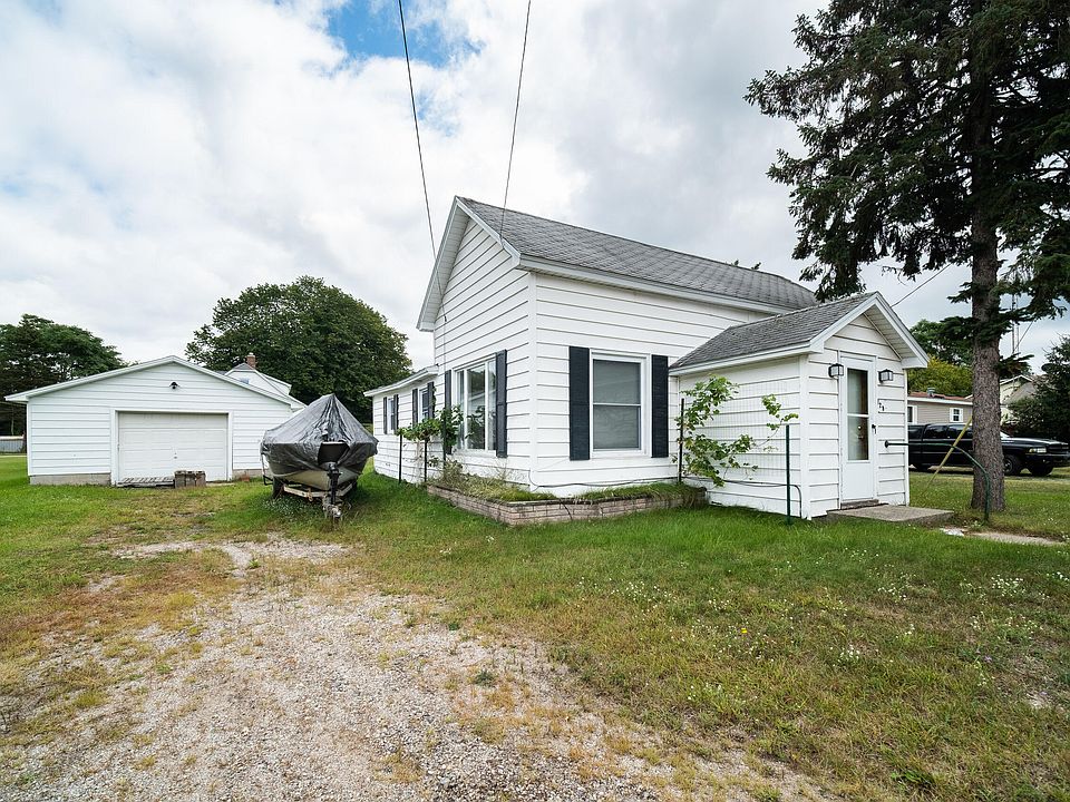 129 3rd St, Eastlake, MI 49626 Zillow