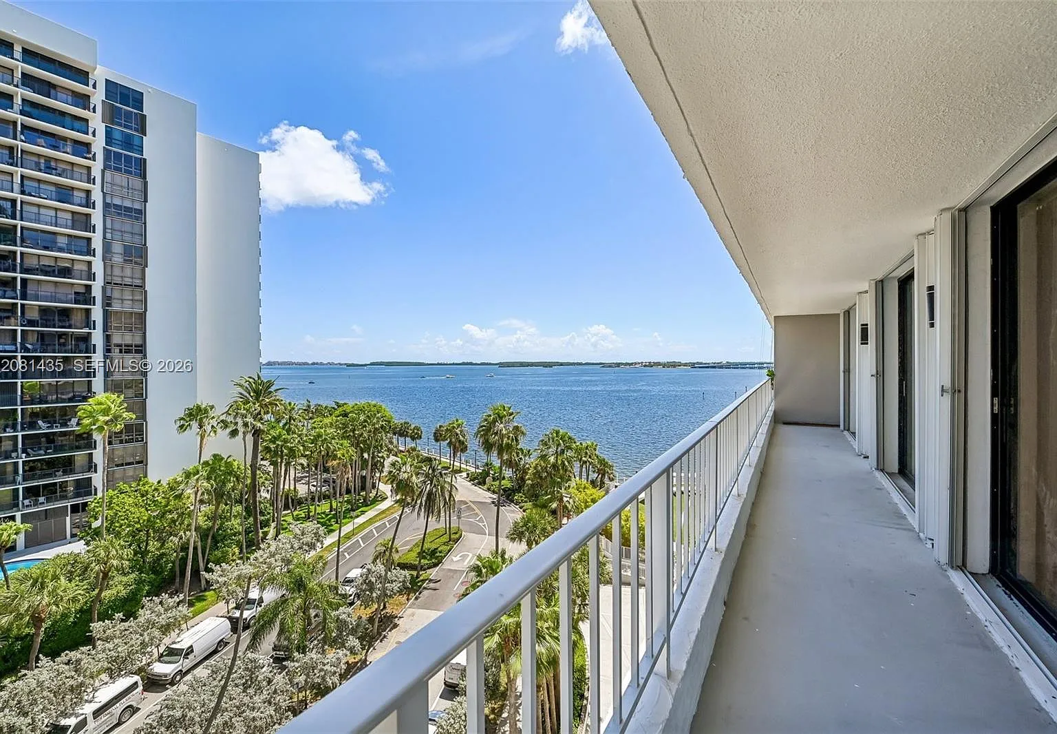 Brickell Harbour Condo — Photo 2