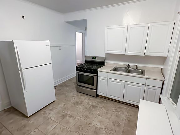 3rd image of 908 N Laramie Ave Unit 1