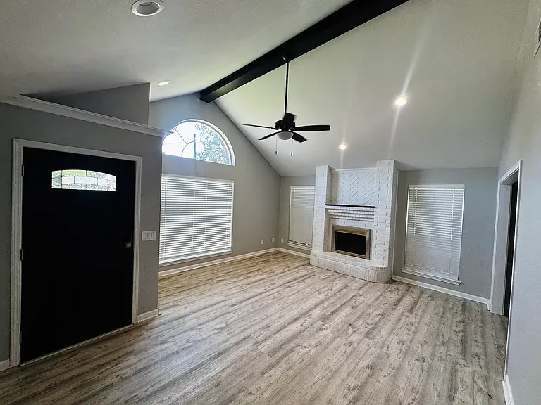 410 Turtle Creek Dr — Photo 2