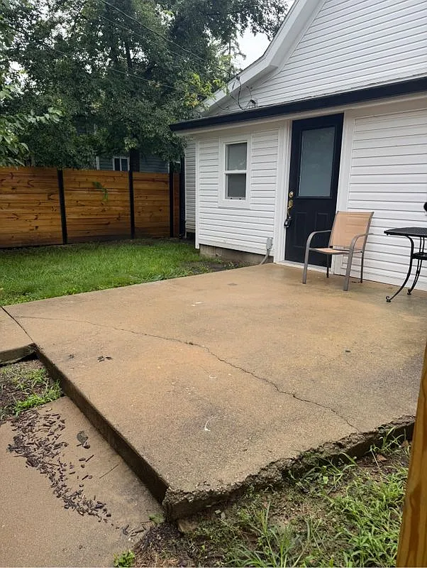 2 bed, 1.0 bath, 1300 sqft, $1,600 — Photo 3