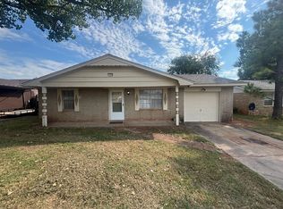328 E Hillcrest Ln, Mustang, OK 73064
